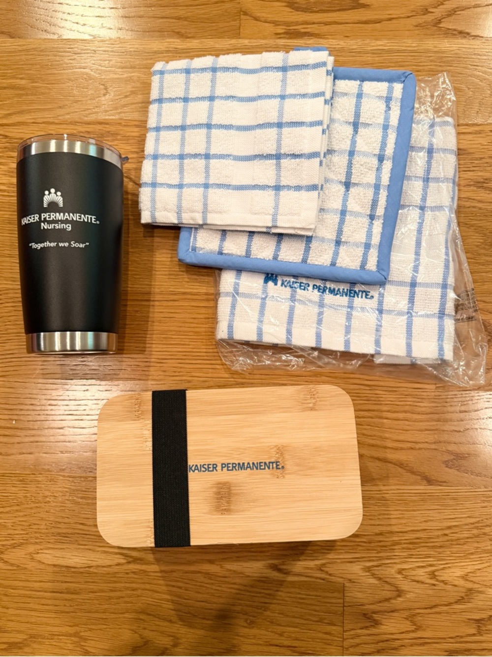 New Kaiser Permanente Bento Box, Tumbler and Kitchen Towels Set
